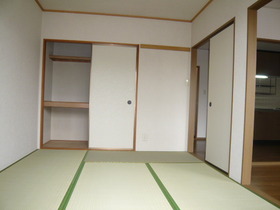 Living and room. 6 Pledge Japanese-style room