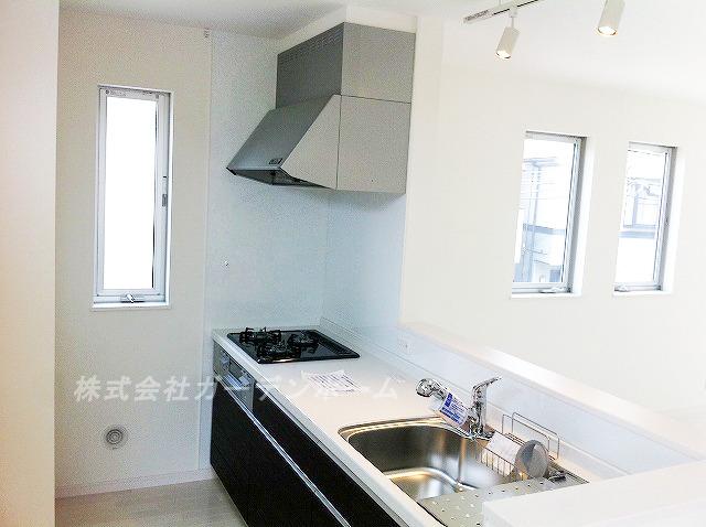 Model house photo.  ■ Popular face-to-face system kitchen to wife ■