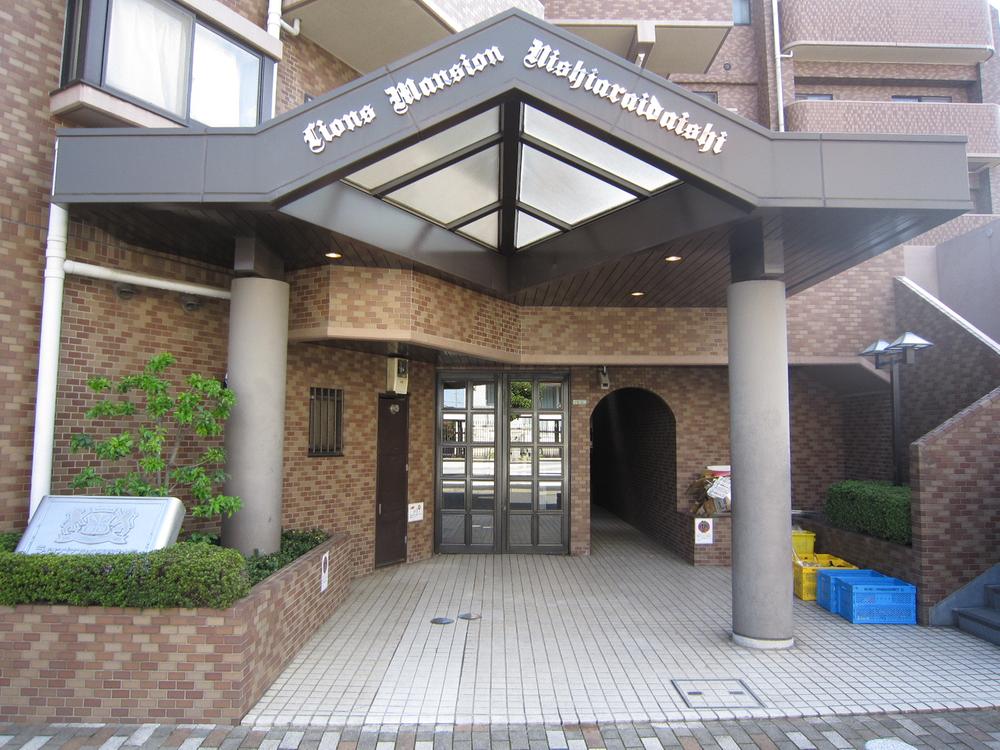 Entrance. Common areas