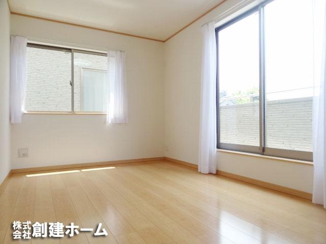 Non-living room. Zenshitsuminami bright floor plan of direction
