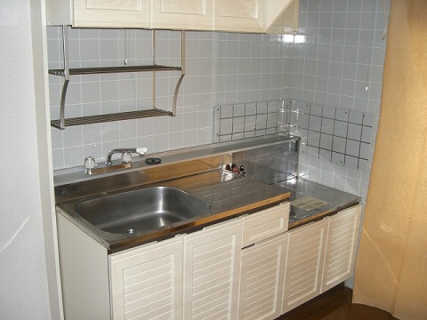 Kitchen. 2-neck is a gas stove can be installed. 