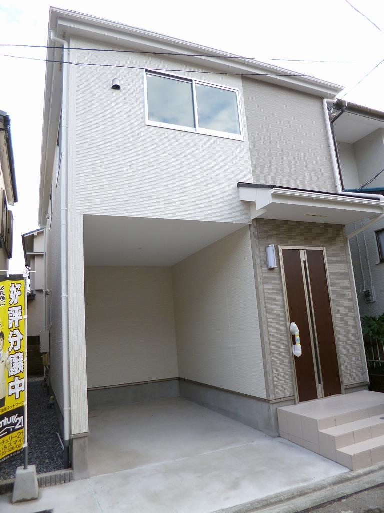 Local appearance photo. Built-in garage to protect your car
