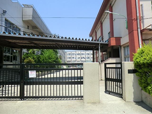 Junior high school. 640m to Adachi Ward thirteenth junior high school
