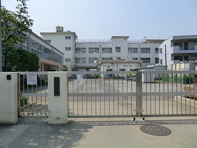 Primary school. 960m to Adachi Ward flower garden Elementary School