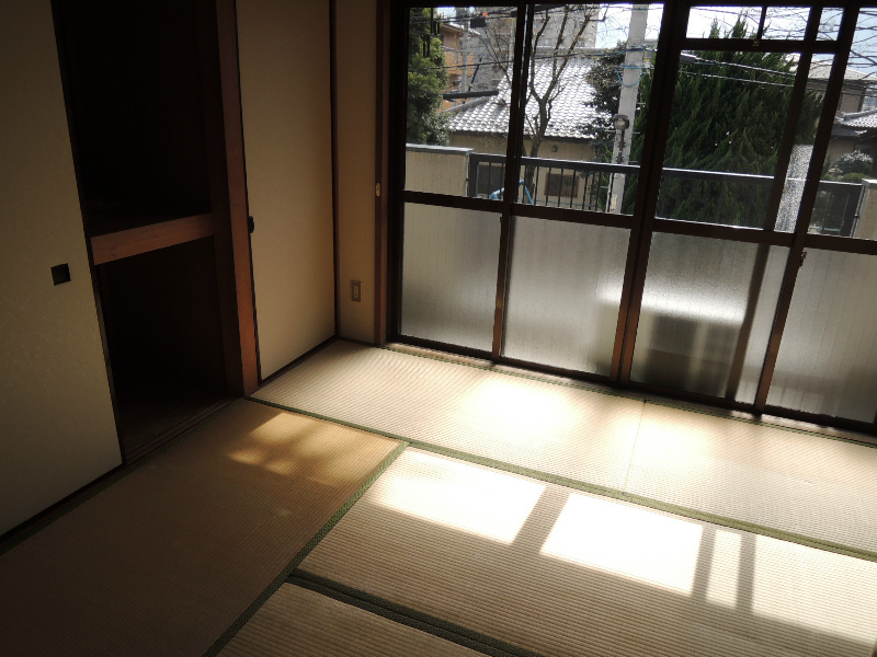 Living and room. Japanese-style room between (back room) Storage 1.5