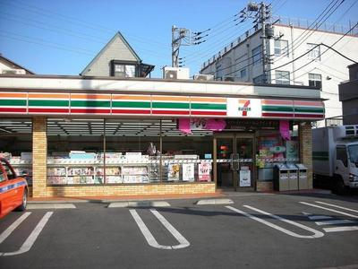 Convenience store. 380m to Seven-Eleven (convenience store)