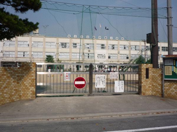 Primary school. Higashiiko until elementary school 610m