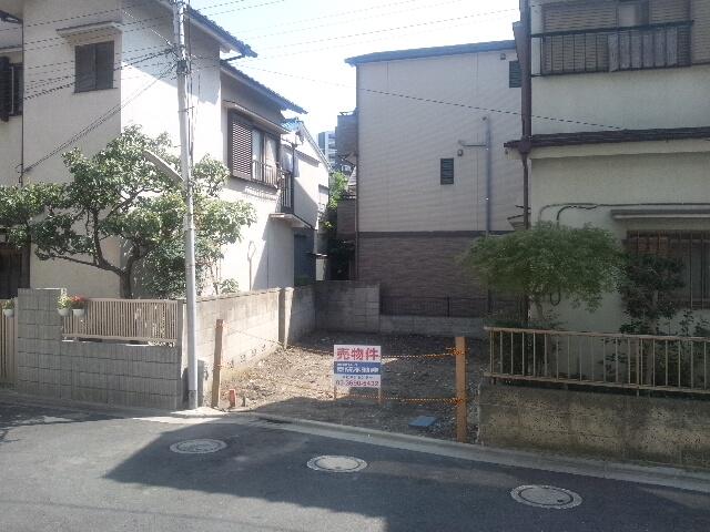 Local photos, including front road. Local (10 May 2013) Shooting