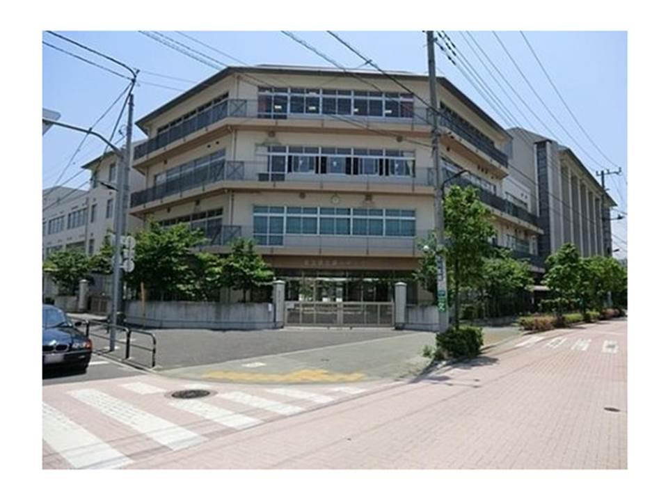 Junior high school. 660m to Adachi Ward first junior high school
