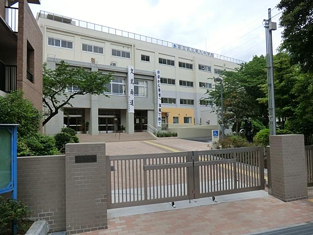 Junior high school. Ward a 10-minute walk up to 800m junior high school until the ninth junior high school. At this distance if extracurricular activities, Peace of mind even if slow.