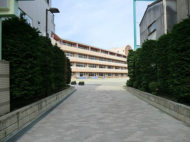 Primary school. 680m to Adachi Ward Umejima Elementary School