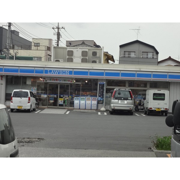 Convenience store. FamilyMart Adachi Hitotsuya store up (convenience store) 176m