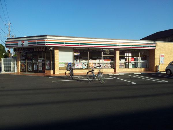 Convenience store. 250m to Seven-Eleven