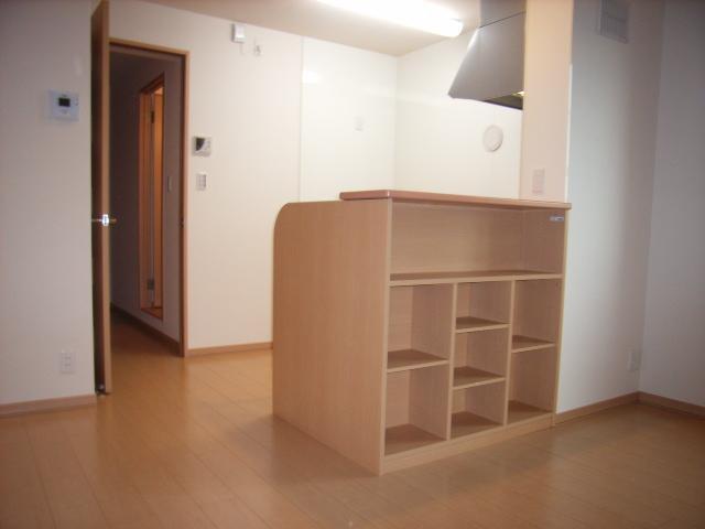 Living and room. Same building 201, Room image