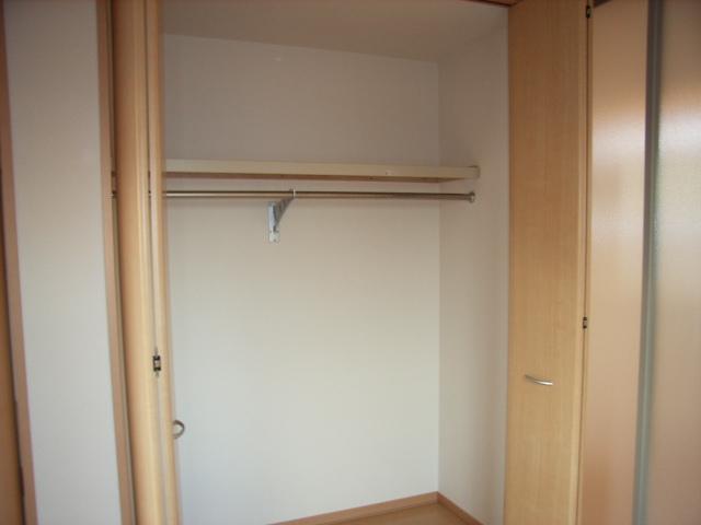 Washroom. Same building 201, Room image