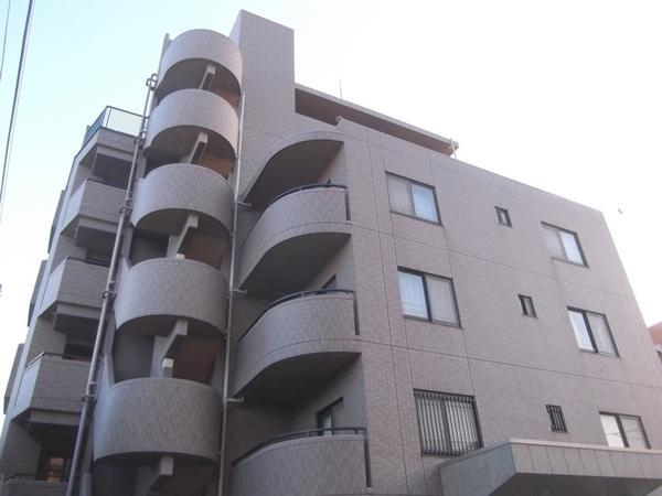 Local appearance photo. Tiled mansion towering in a quiet residential area!