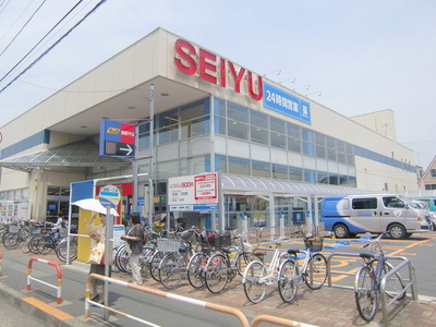 Supermarket. Seiyu to (super) 370m