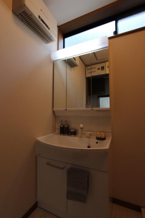 Wash basin, toilet. Vanity new exchange (2013 November shooting)