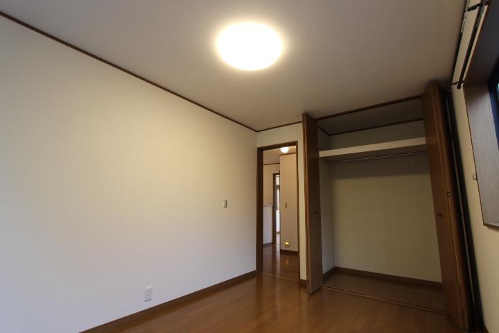 Non-living room. Each room contained a large number (2013 November shooting)