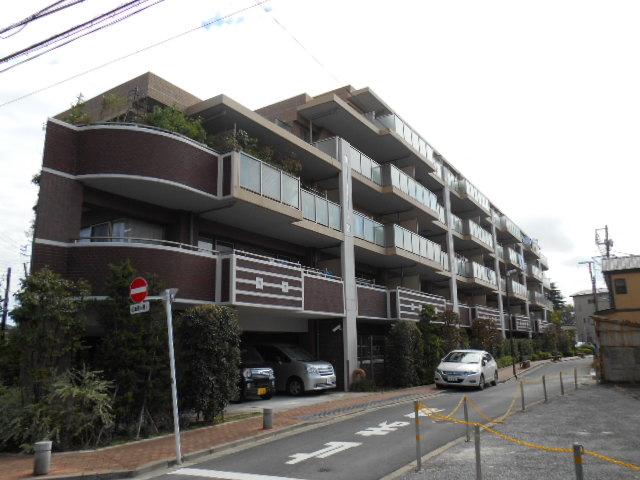 Local appearance photo. Local (10 May 2013) Shooting