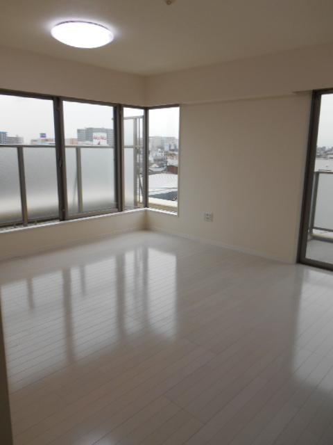 Living. Indoor (11 May 2013) Shooting