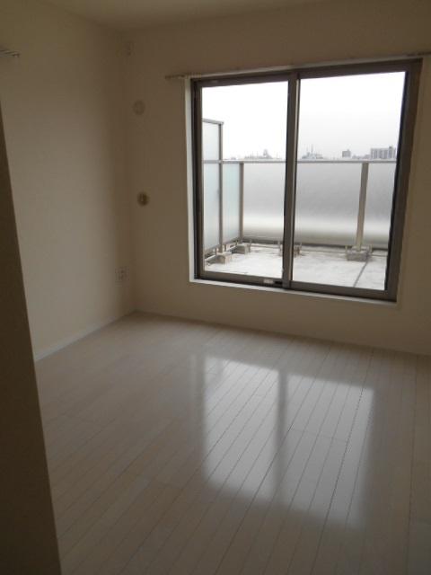 Non-living room. Indoor (11 May 2013) Shooting