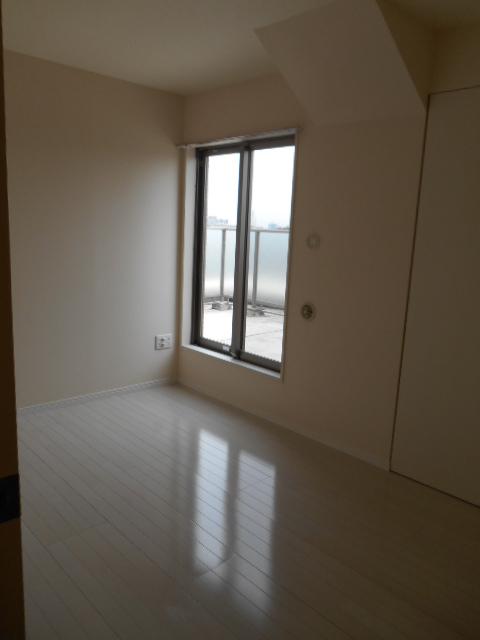 Non-living room. Indoor (11 May 2013)