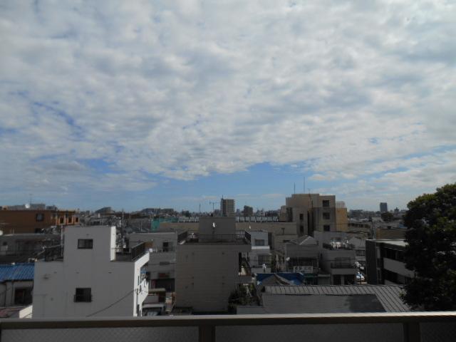 View photos from the dwelling unit. View from the site (November 2013) Shooting