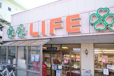 Supermarket. Until Life Takenotsuka shop 678m