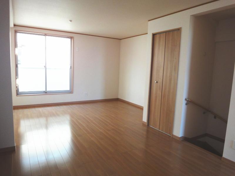 Living. Spacious living room has become the easy-to-use floor plans (1 Building)