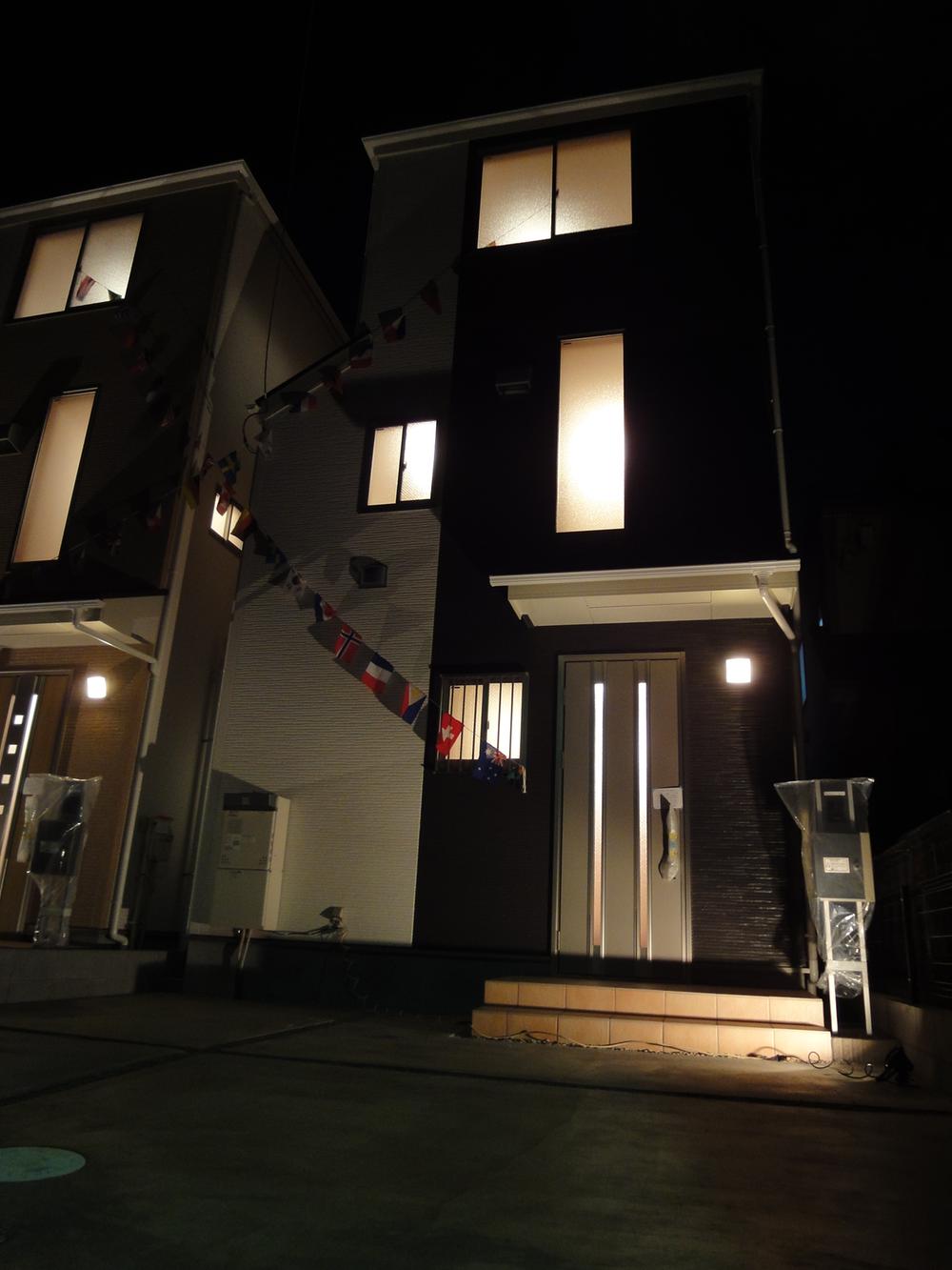 Local appearance photo. 1 Building