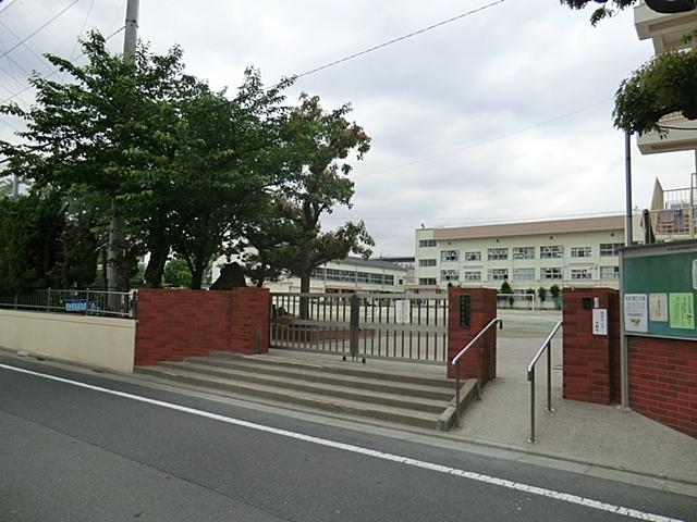 Junior high school. Municipal Nishiarai until junior high school 400m