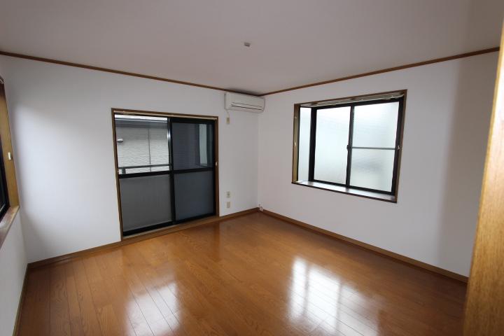 Non-living room. Each room is also spacious (September 2013 shooting)