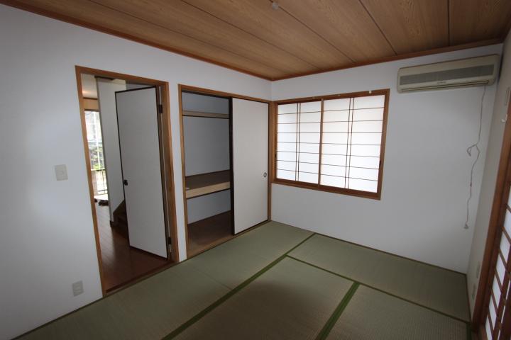 Non-living room. Japanese-style tatami smell of pleasant (September 2013 shooting)