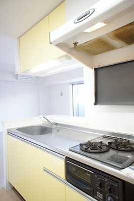 Kitchen. Two-burner stove ・ With grill