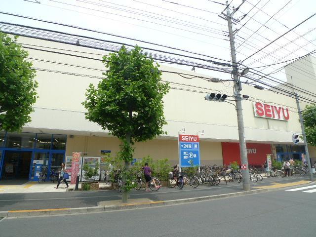 Supermarket. Seiyu to (super) 640m