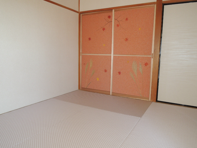 Other room space. Japanese-style room to be immersed in the fall (without border Sekisui tatami)