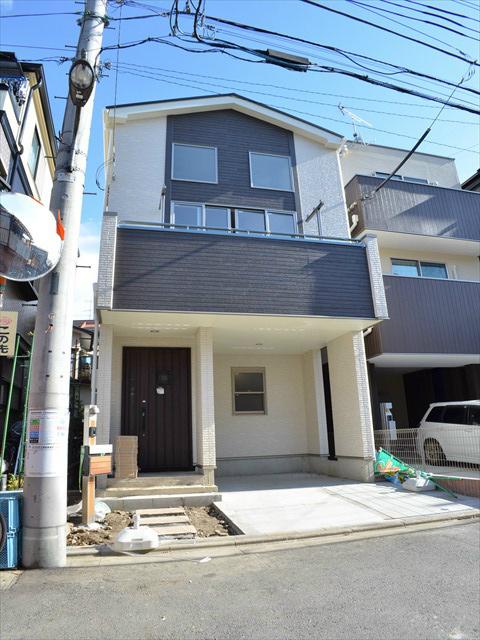 Local photos, including front road. Design house performance evaluation report has been acquired