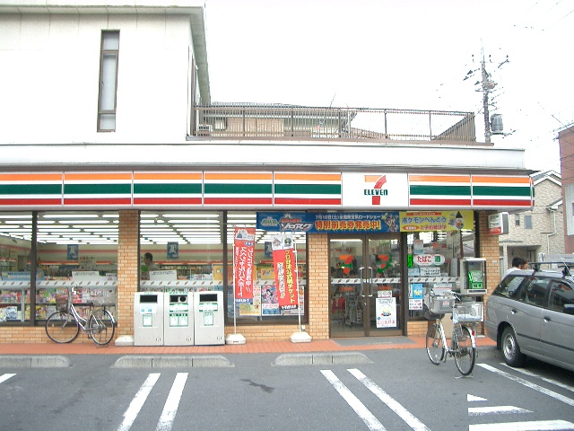 Convenience store. Seven-Eleven Adachi Higashiayase store up (convenience store) 354m