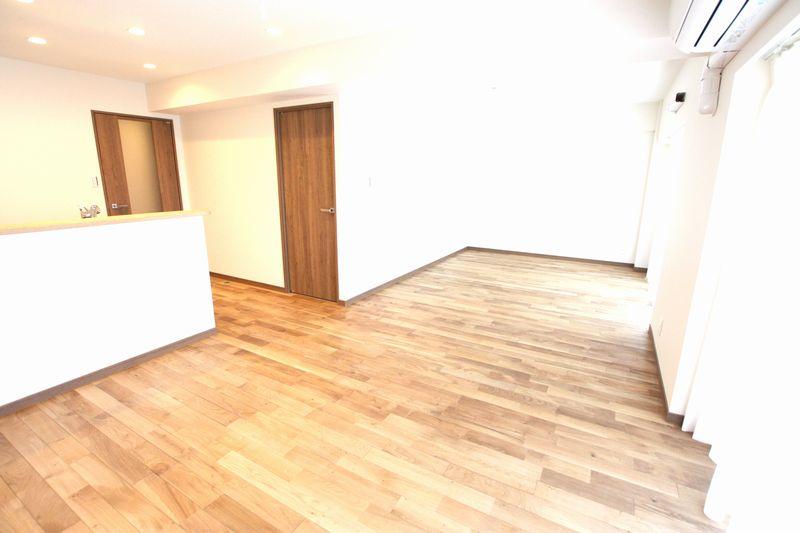 Living. Interior Our original "CHRONICLE" specification