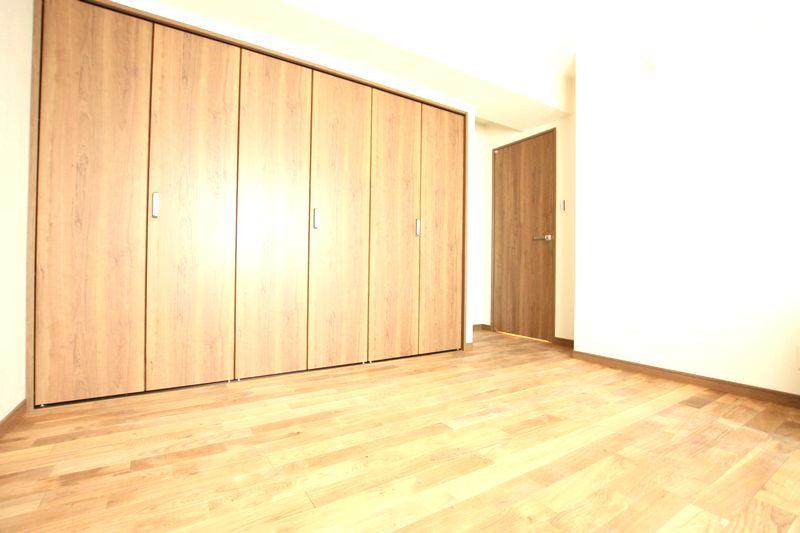 Non-living room. Quake-resistance standards conformity certification acquisition Allowed