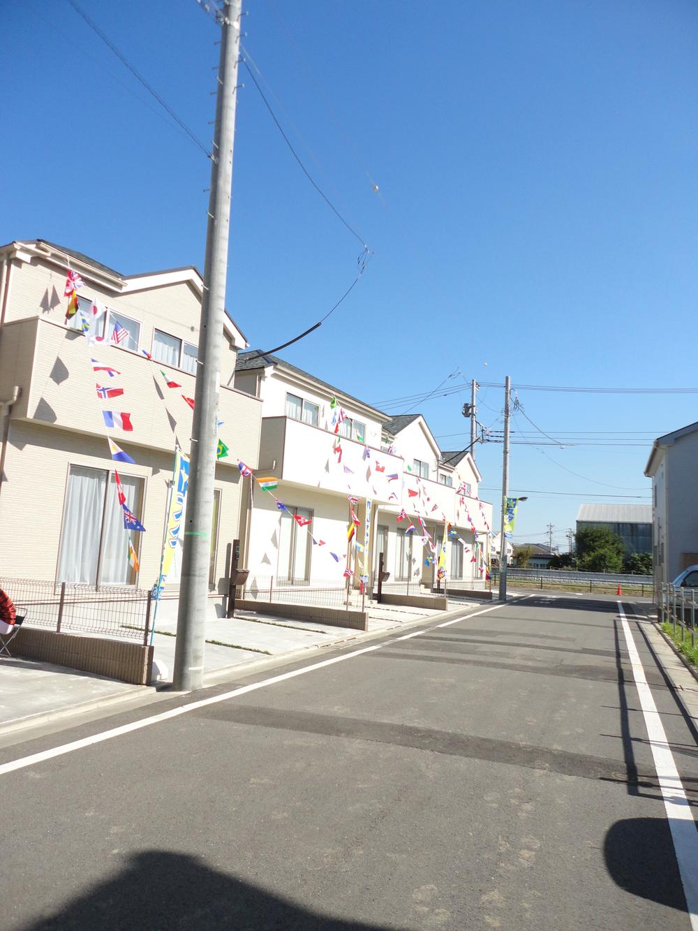 Local photos, including front road. South Front