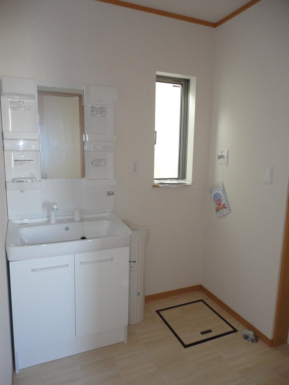 Wash basin, toilet. Indoor (11 May 2013) Shooting