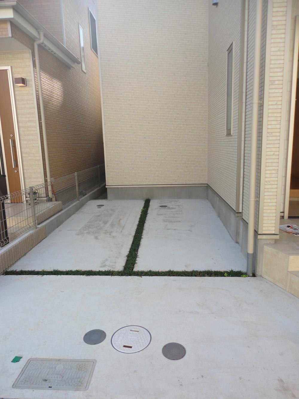 Parking lot. I Building