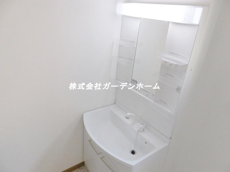 Wash basin, toilet. It is very easy-to-use wash basin because the space also is enough to put the thing !!