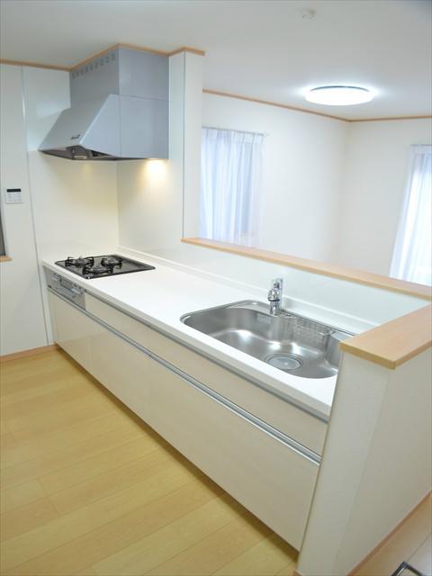 Kitchen. Dishes while watching your child's appearance