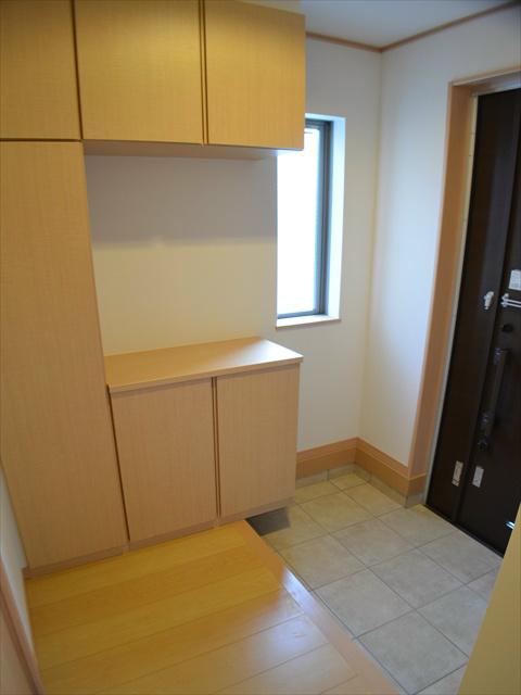 Entrance. Clean the entrance at the firm storage