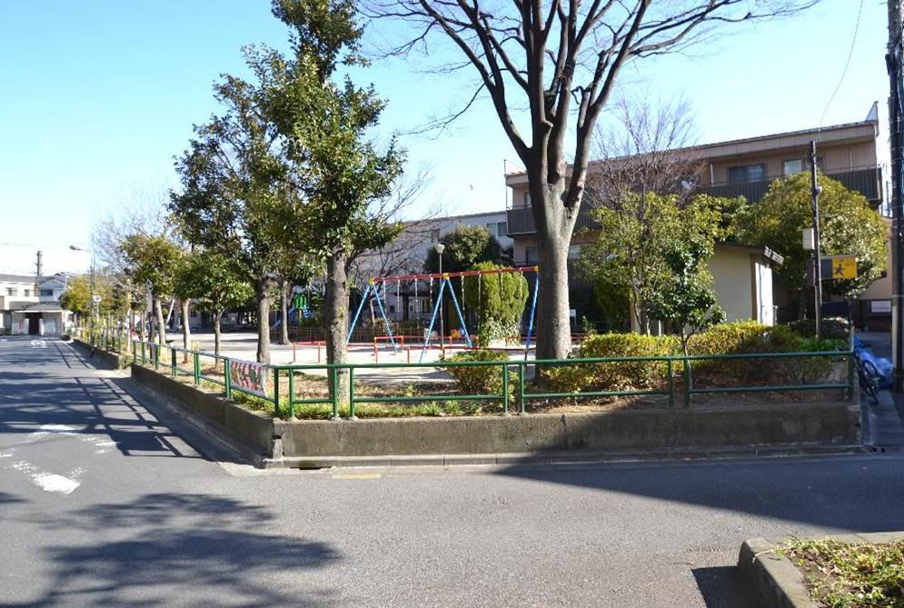 park. There is a municipal fan Nishi on the east side balcony front. (About 10m)