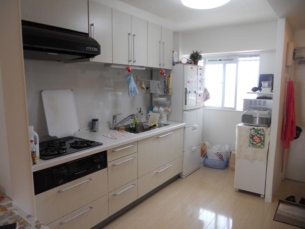 Kitchen. kitchen( ※ Furniture in me, Furniture etc. are not included in the sale price)