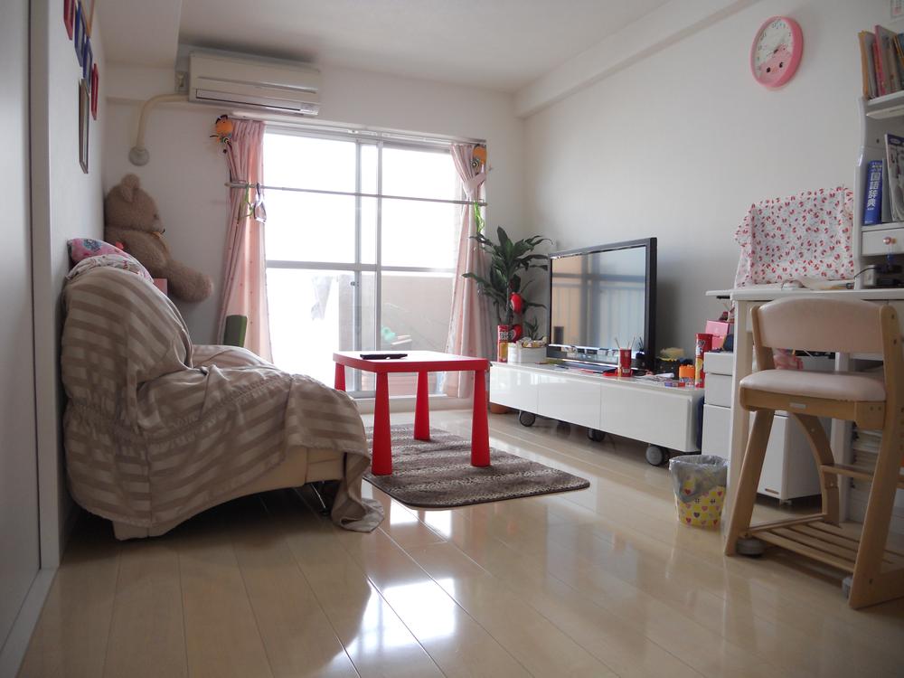 Living. Living-dining ( ※ Furniture in me, Furniture etc. are not included in the sale price)